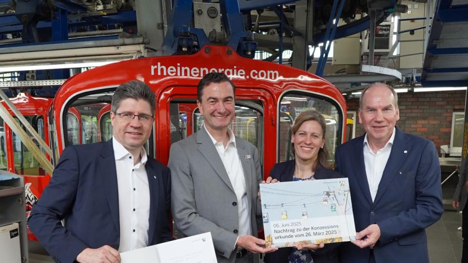 v.l.n.r. Martin Süß (techn. Geschäftsführung), Dr. Thomas Wilk (Regierungspräsident Köln), Sonja Lorsy (kaufmännische Geschäftsführung), Jörn Schwarze (Gesellschaftervertreter; Techn. Vorstand)