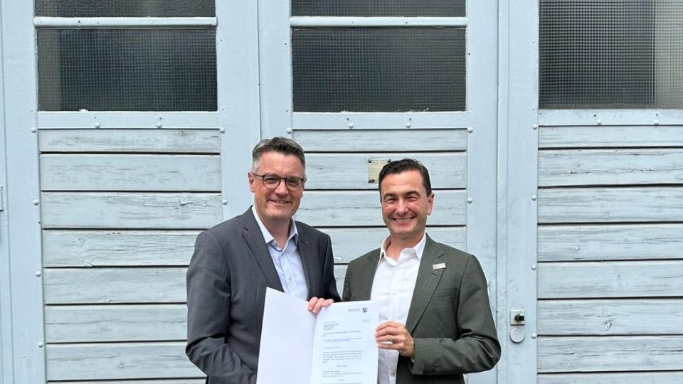 v.l.n.r.: Städteregionsrat Dr. Tim Grüttemeier, Kölner Regierungspräsident Dr. Thomas Wilk Bildquelle: Bezirksregierung Köln